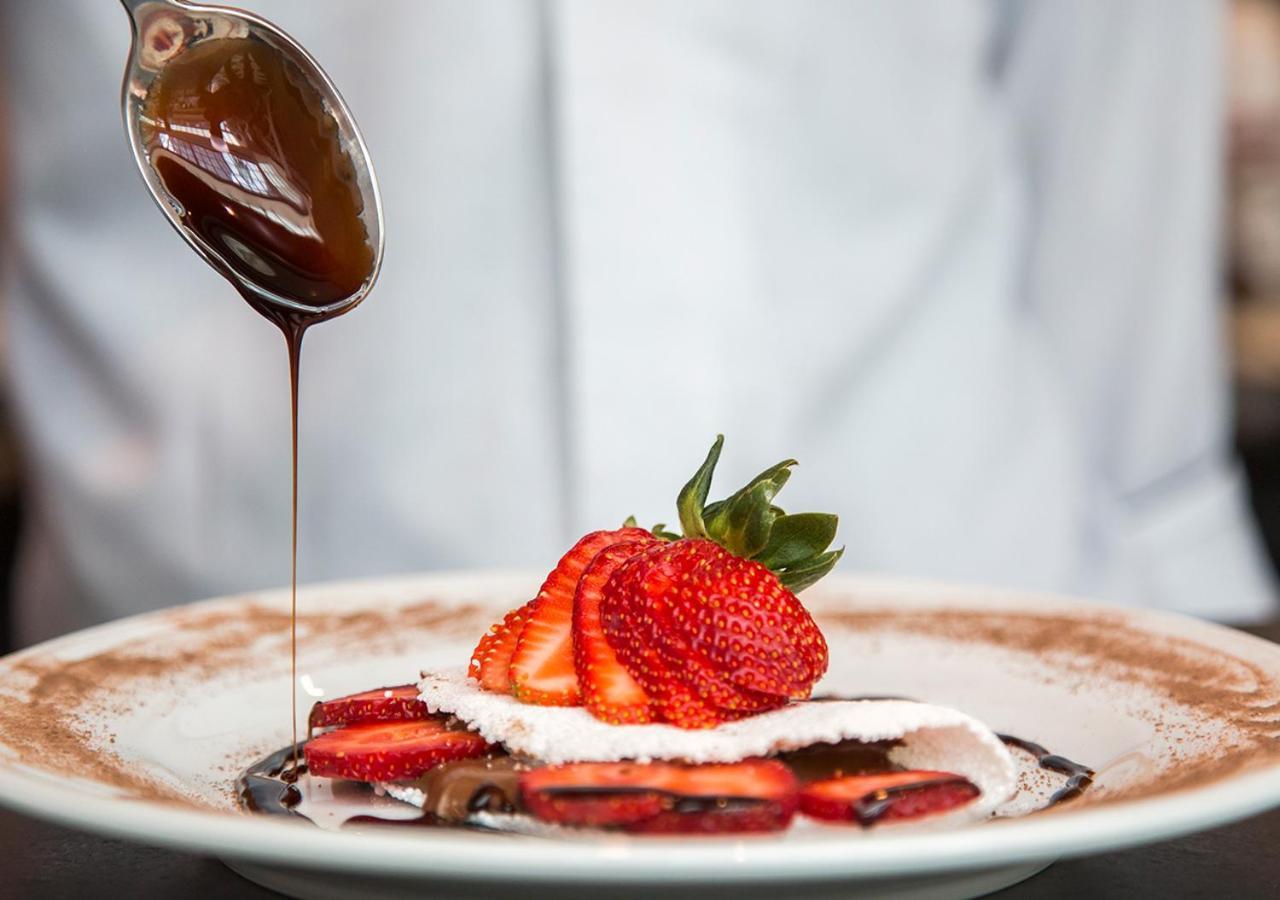 Gran Estanplaza Berrini Hotel Sao Paulo Exterior photo Strawberries with balsamic vinegar