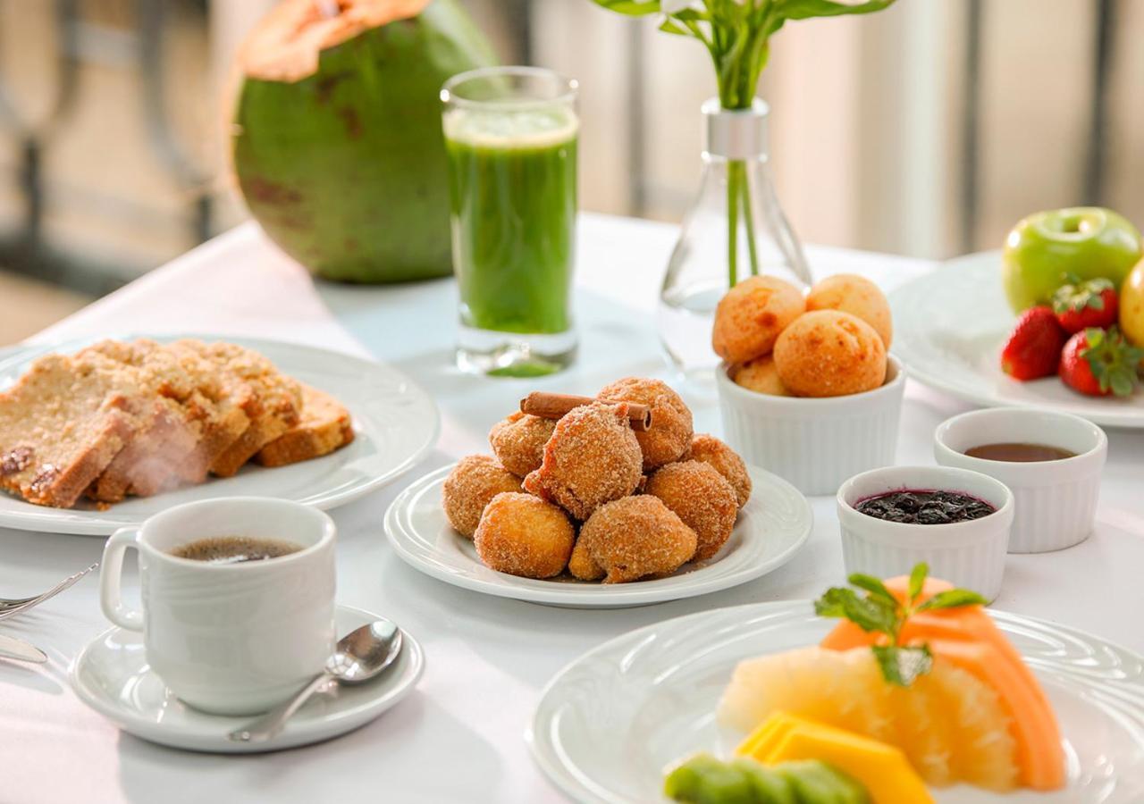 Gran Estanplaza Berrini Hotel Sao Paulo Exterior photo A selection of Brazilian breakfast foods